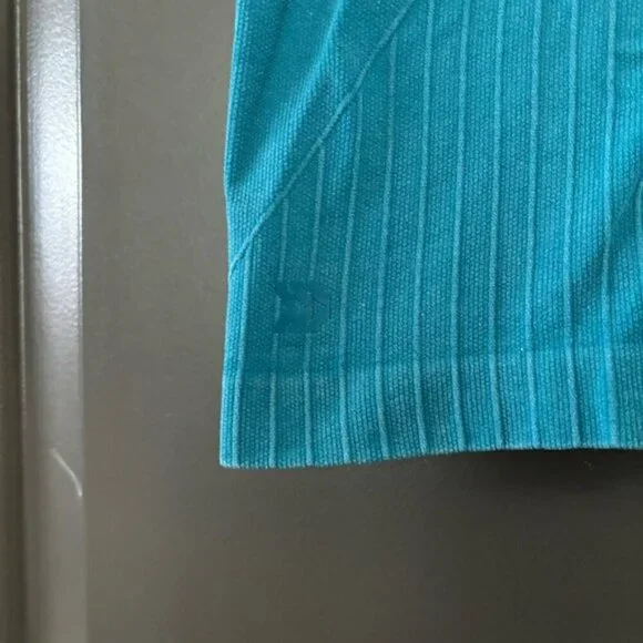 All in Motion Seamless Ribbed High Neck Laser Cut Active Workout Tank Top XS - Picture 5 of 6